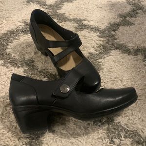 Women’s size 8 ultimate comfort Clark dress shoes. Worn 1x, like new